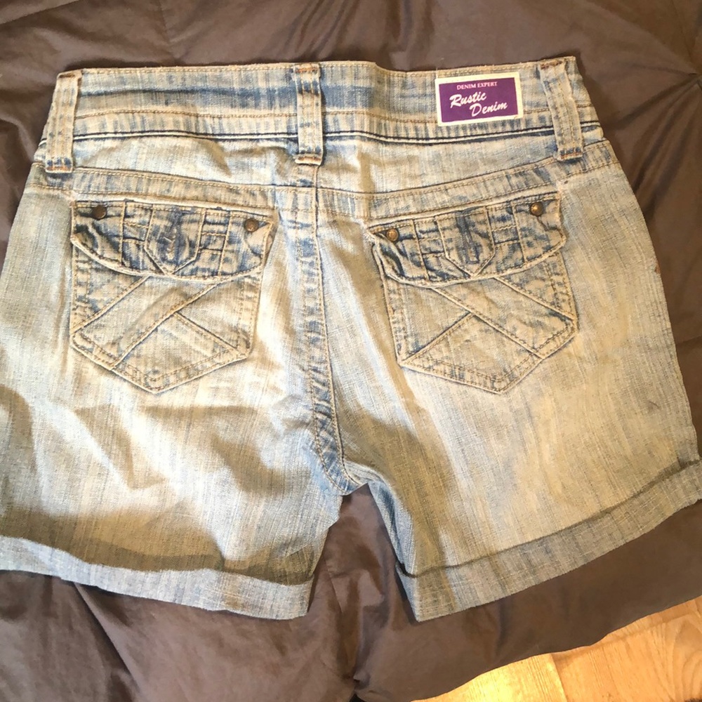 Shorts - Picture 2 of 4
